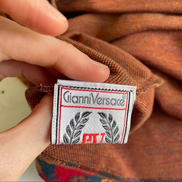 VERSACE vintage 1980’s sweater with padded shoulders and iconic pattern - Picture 5 of 12